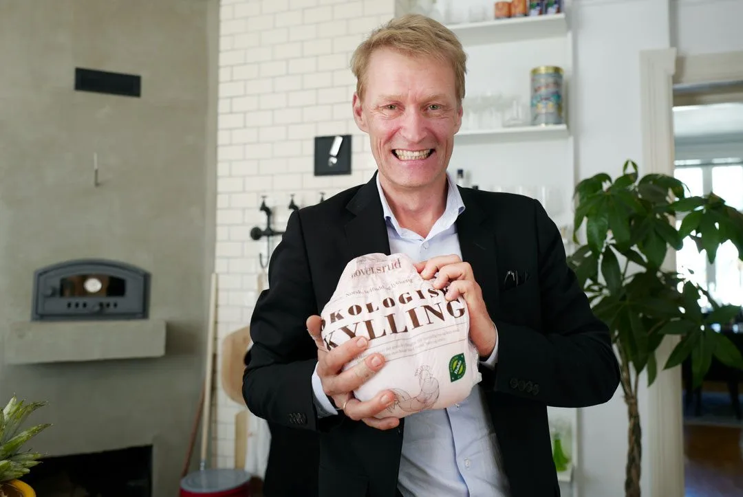 Levering på døra. Are fra Hovelsrud gård.