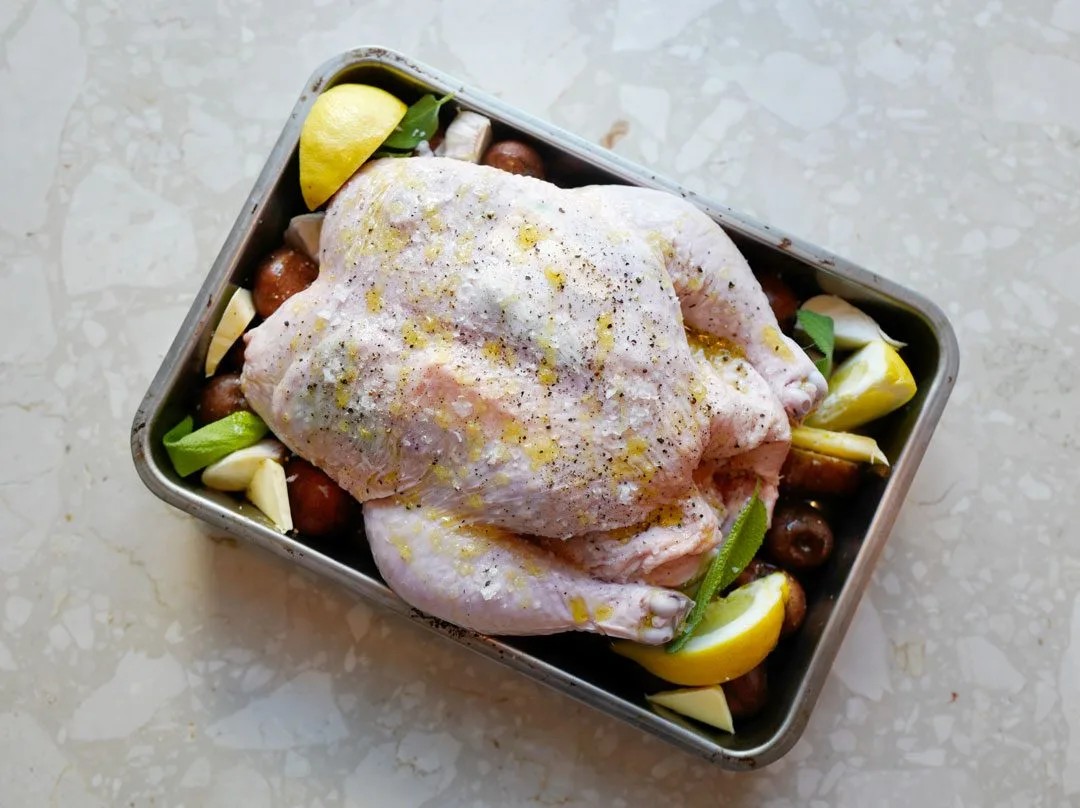 Kyllingen er klar for ovnen.