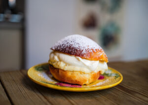 Slik gikk det da jeg spurte Chat GPT om oppskrift på de aller beste fastelavnsbollene